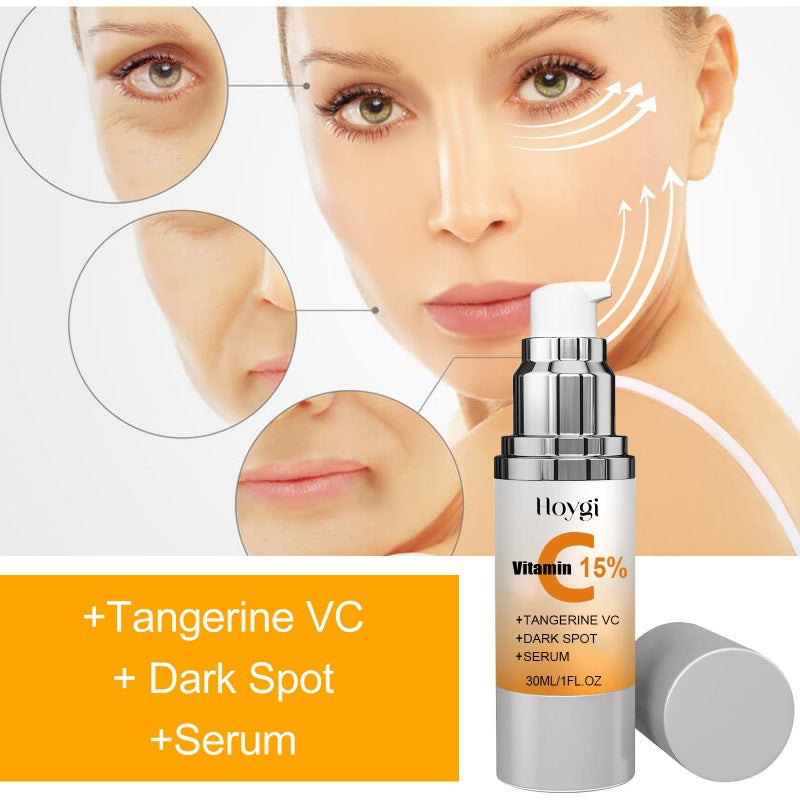 Tonique visage vitamine C hydratant éclat anti-âge rétinol aloé vera 30ml bottle on white background