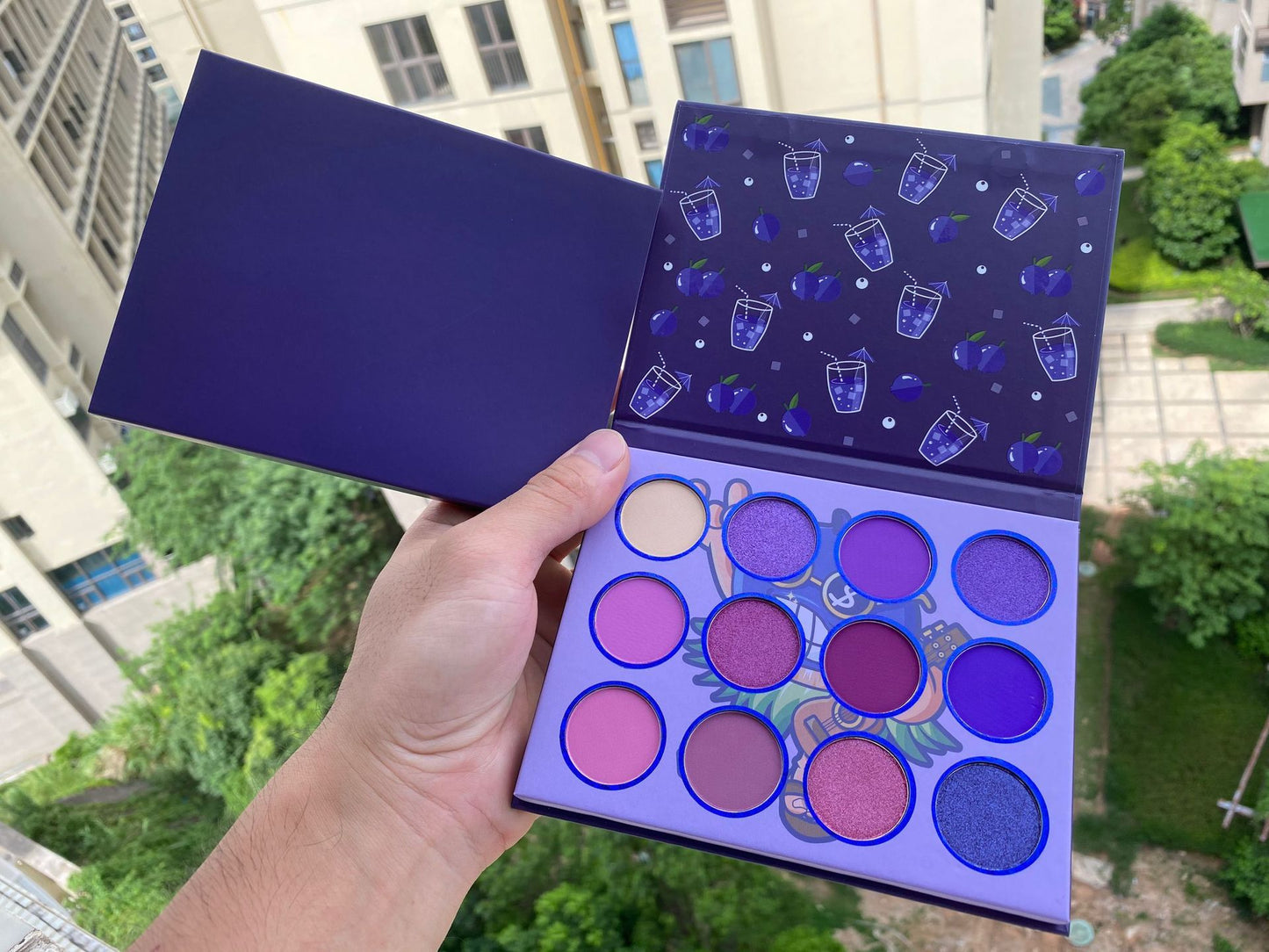 Palette Fards à Paupières Série Fruits 12 Teintes – Portable, Colorée & Facile à Utiliser